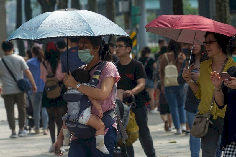 Do ảnh hưởng của hoàn lưu bão, Đông Nam bộ và bán đảo Hằng Xuân đề phòng có mưa lớn. (Hình từ CNA)