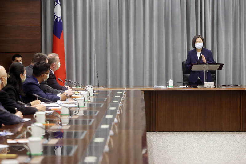 Tổng thống Thái Anh Văn trao đổi cùng các quan chức quốc tế trong Diễn đàn Đối thoại an ninh Đài Bắc năm 2022