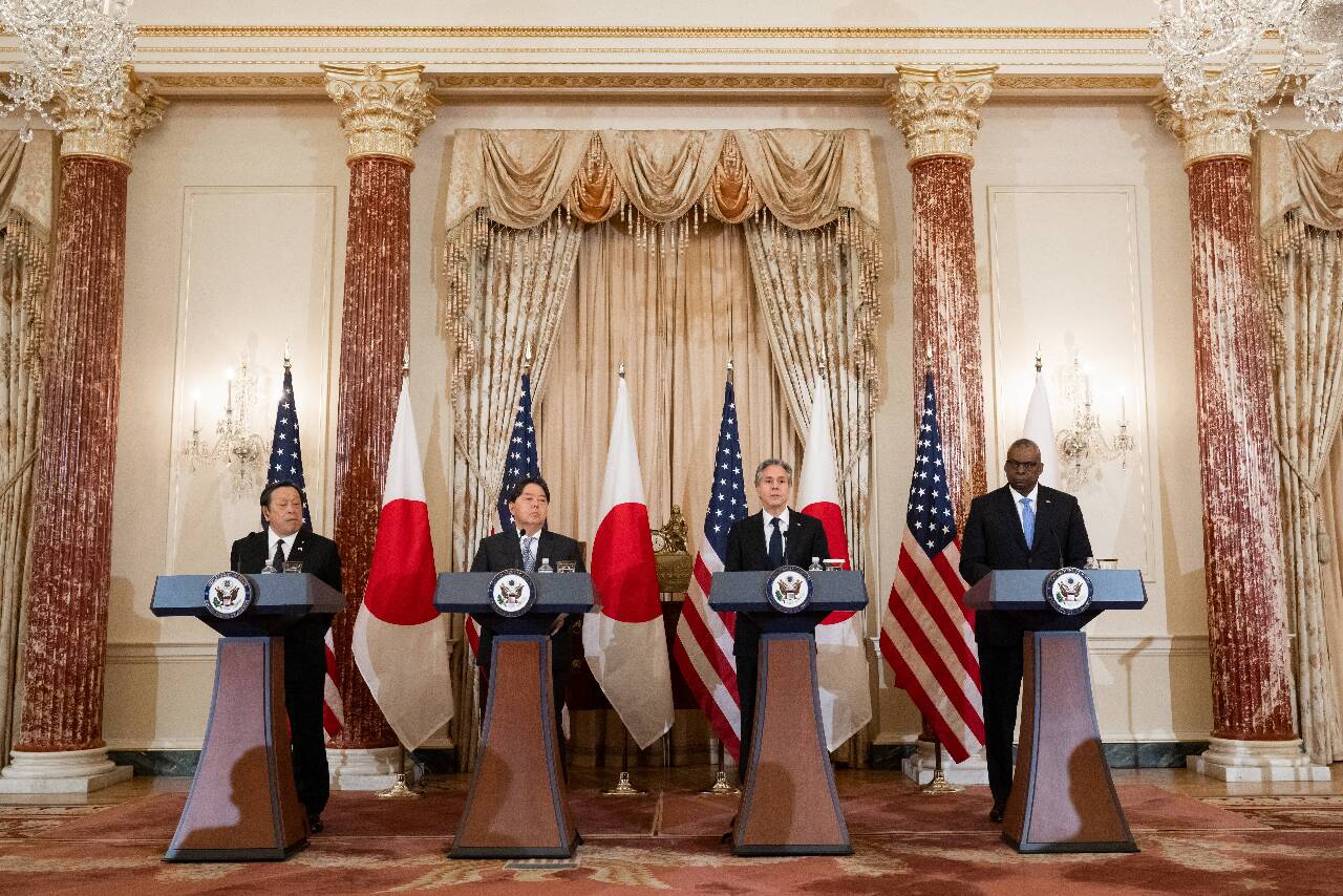 Ngoại trưởng Hoa Kỳ Antony Blinken, Bộ trưởng Quốc phòng Hoa Kỳ Lloyd Austin, Ngoại trưởng Nhật Bản Hayashi Yoshimasa và Bộ trưởng Quốc Phòng Nhật Hamada Yasukazu đã tiến hành “Hội nghị Đối thoại an ninh Mỹ-Nhật (2+2)” tại Washington. (Hình từ AFP)