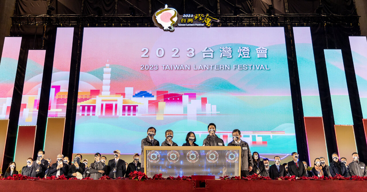 Phát biểu tại buổi khai mạc Lễ hội đèn lồng Đài Loan 2023, tổng thống Thái Anh Văn cho biết, qua nhiều năm nỗ lưc, lễ hội đèn lồng Đài Loan đã được xây dựng thành công thành một thương hiệu quan trọng ở Đài Loan, Đài Loan đã chuẩn bị sẵn sàng để chào đón du khách quốc tế. (Ảnh: Phủ tổng thống)