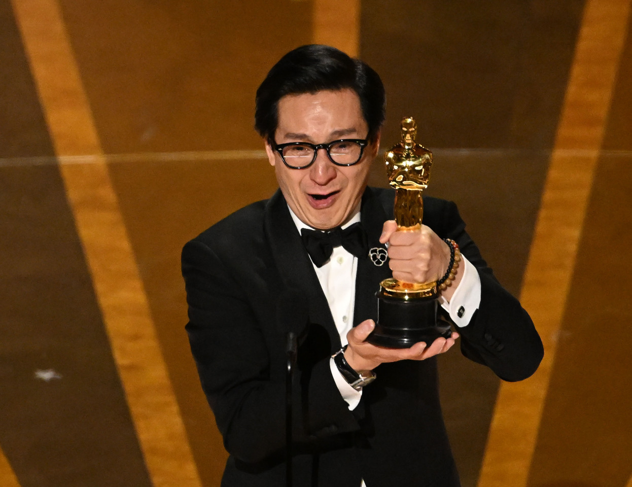Ngày 12/3, nam diễn viên gốc Việt Quan Kế Huy đoạt giải Nam phụ xuất sắc nhất tại giải Oscar lần thứ 95 (ảnh: AFP)