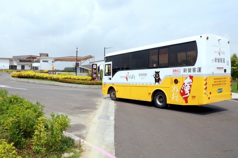 Để thu hút du khách quốc tế, hãng xe bus chuyên phục vụ du lịch Taiwan Tourist Shuttle Bus sẽ áp dụng phương án ưu đãi giảm 50% giá vé, nhanh nhất sẽ thực thi từ tháng 5 (Ảnh: CNA)