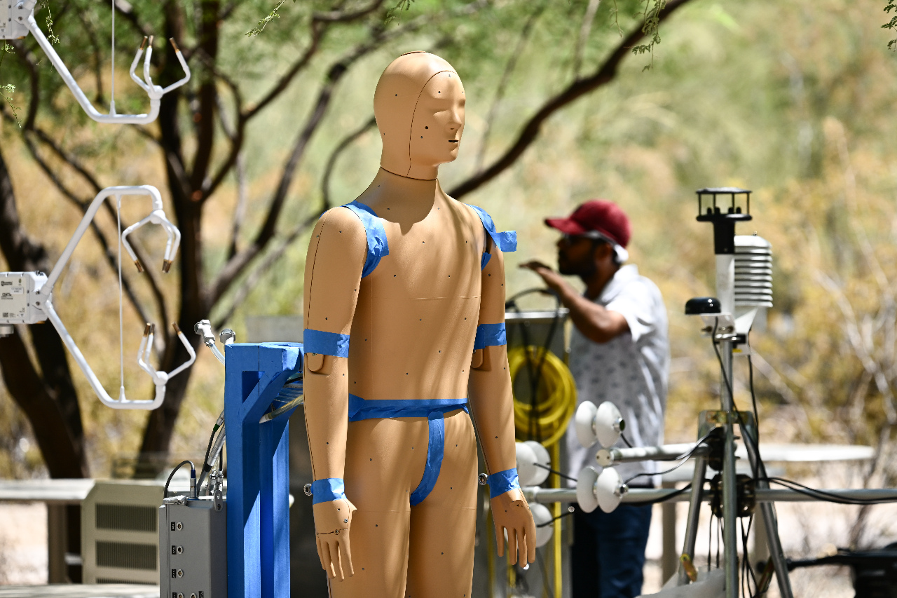 Các nhà nghiên cứu ở Arizona đã tạo ra một robot có thể thở, run rẩy và đổ mồ hôi.(Ảnh: AFP)