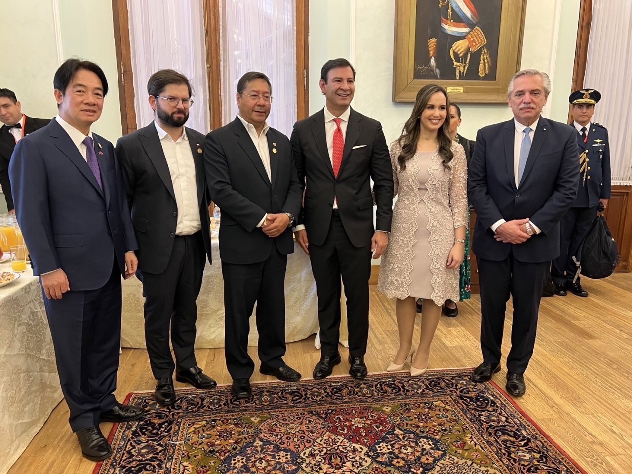 Tại lễ nhậm chức của Tân Tổng thống Paraguay  - ngài Santiago Peña Palacios, Phó Tổng thống Đài Loan Lại Thanh Đức đã giao lưu tương tác với nguyên thủ của nhiều quốc gia (Ảnh: Đoàn Đặc sứ cung cấp)
