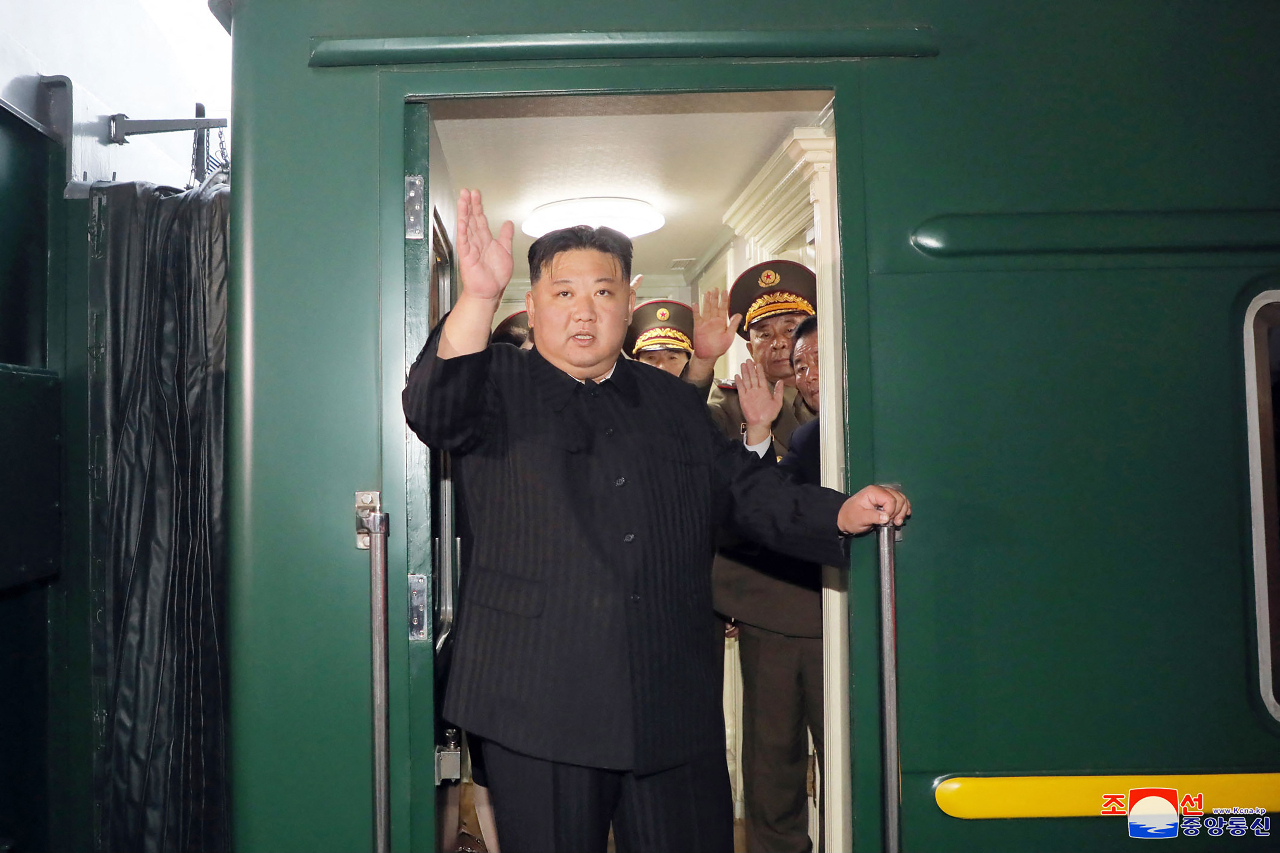 Nhà lãnh đạo Triều Tiên Kim Jong Un đã lên tàu hỏa bọc thép để di chuyển từ Bình Nhưỡng tới Nga vào chiều 10/9. (Ảnh: AFP )