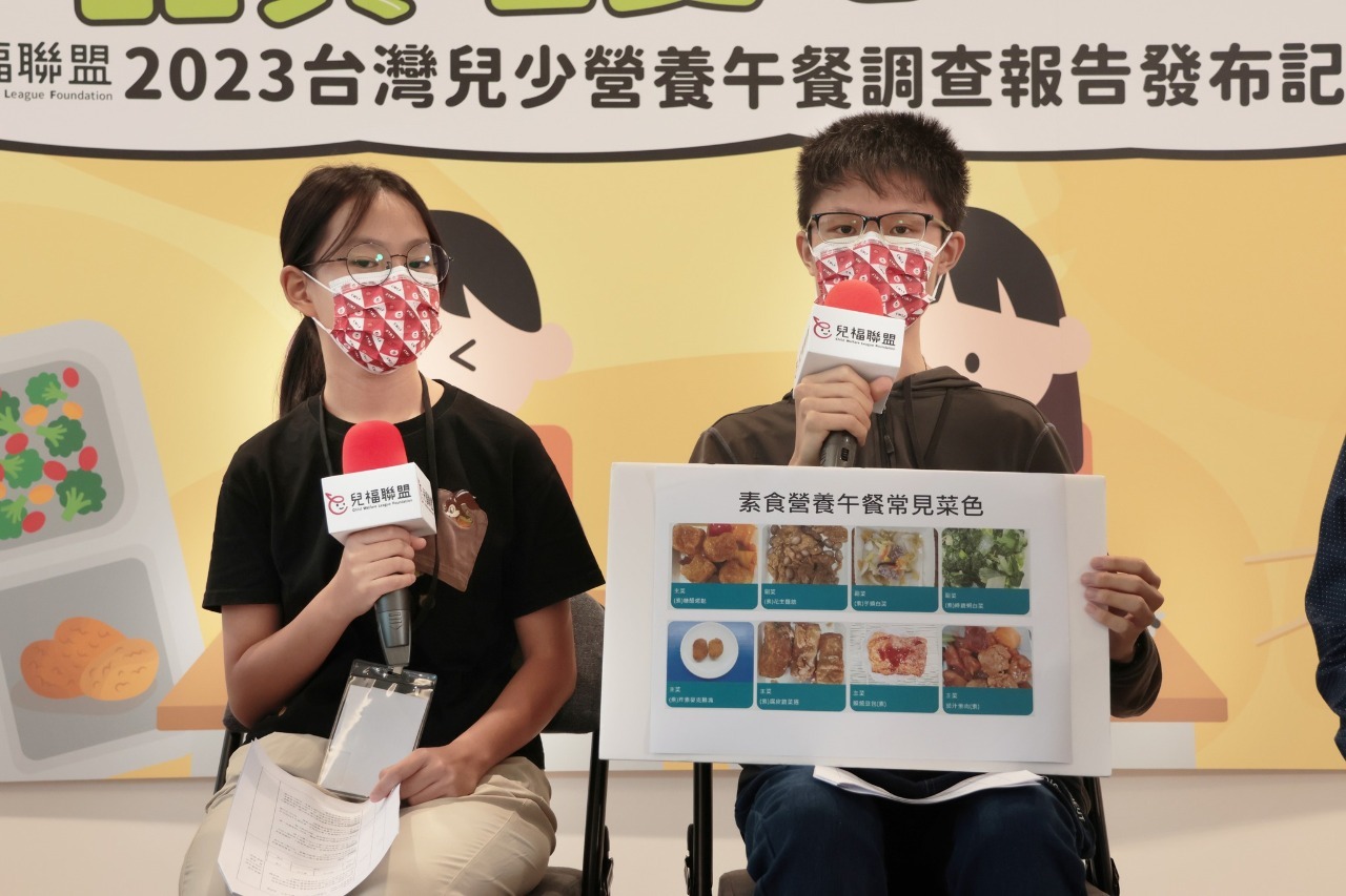 Khoảng 75% học sinh THCS cho biết không thích các món trong suất ăn, 60% không thích mùi vị của món ăn, khoảng 40% cho rằng các món ăn không ngon, lặp đi lặp lại và quá nhiều dầu mỡ. (Ảnh: trang fanpage Facebook của Liên minh Phúc lợi Trẻ em Đài Loan)