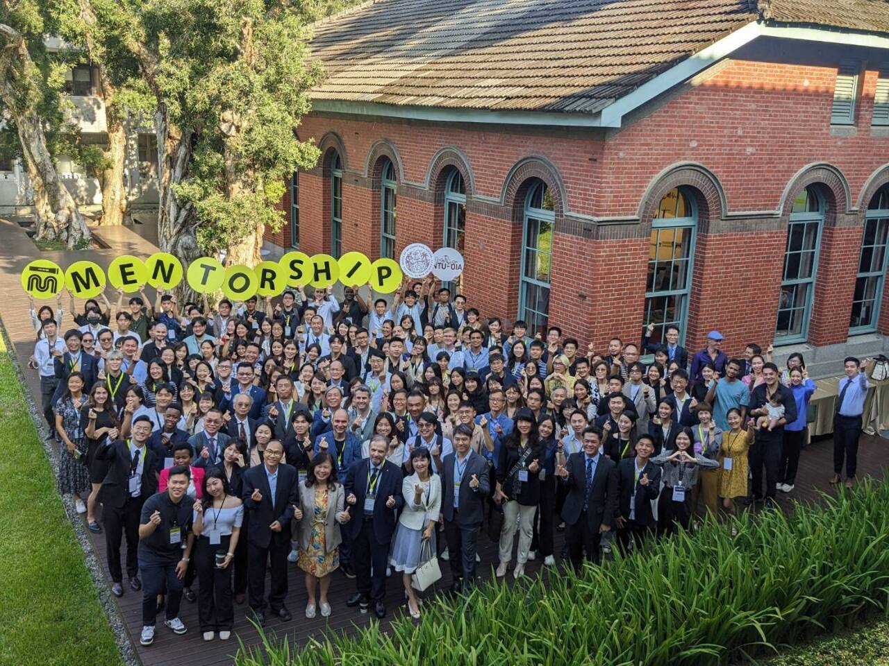 Đại học Quốc gia Đài Loan đã tổ chức tiệc tri ân vào ngày 11/9, mời đại diện các cơ sở thực tập, những người giám sát thực tập và thực tập sinh cùng nhau trao đổi kinh nghiệm chia sẻ kinh nghiệm có được từ chương trình thực tập và những thành quả đạt được.