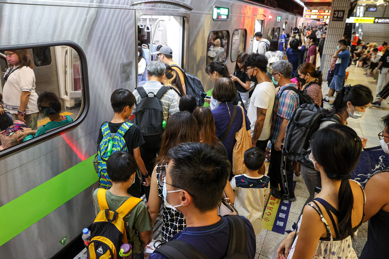 Từ ngày 6/10 - 11/10, Công ty Đường sắt Đài Loan sẽ mở thêm 124 chuyến tàu trên tất cả các tuyến đường, và sẽ bắt đầu nhận đặt vé vào lúc 0 giờ ngày 8/9 (Ảnh: CNA)