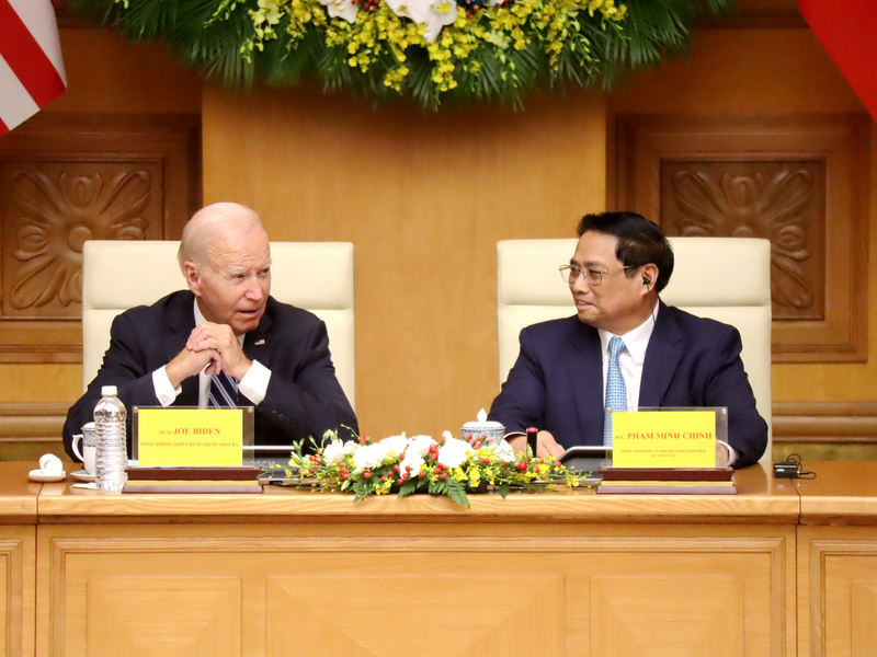Tổng thống Mỹ Joe Biden và Tổng Bí thư Nguyễn Phú Trọng cùng tuyên bố nâng cấp quan hệ Việt-Mỹ lên “Đối tác chiến lược toàn diện” (Ảnh: CNA)