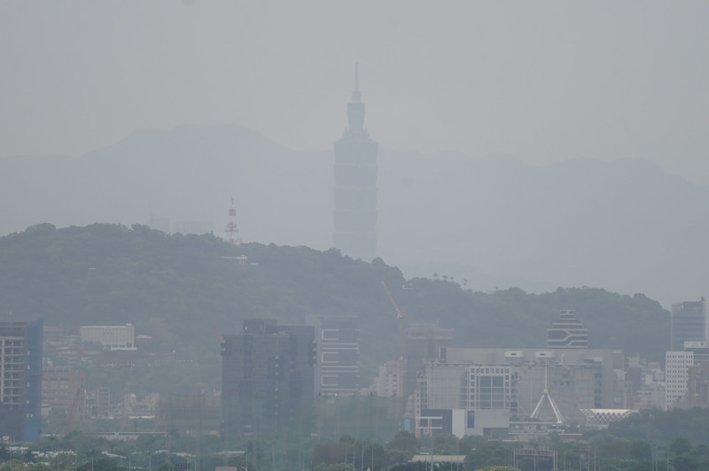 Bộ Môi trường cho biết, từ ngày 15/10, gió mùa Đông Bắc đã mang theo các chất ô nhiễm, Ozone (O3) và bụi mịn (PM2.5), ảnh hưởng đến chất lượng không khí của Đài Loan. (Ảnh cũ)