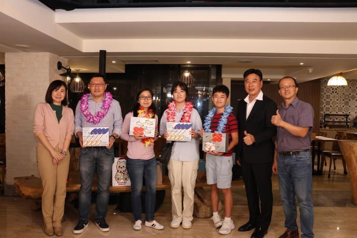 6 triệu lượt khách du lịch quốc tế đến Đài Loan trong năm nay đã đạt chỉ tiêu. Ông Trần cùng gia đình đến từ Singapore đã ở lại thành phố Gia Nghĩa và nhận được sự đón tiếp nhiệt tình (ảnh: website chính quyền thành phố Gia Nghĩa)