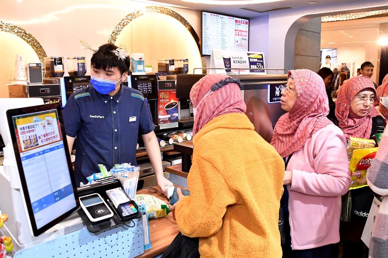 Cục Quảng bá Du lịch cùng cửa hàng tiện lợi FamilyMart ra mắt “Khu sản phẩm thân thiện với người Hồi giáo” đầu tiên tại Đài Loan. (Ảnh: Cục Quảng bá Du lịch thành phố Đài Bắc)