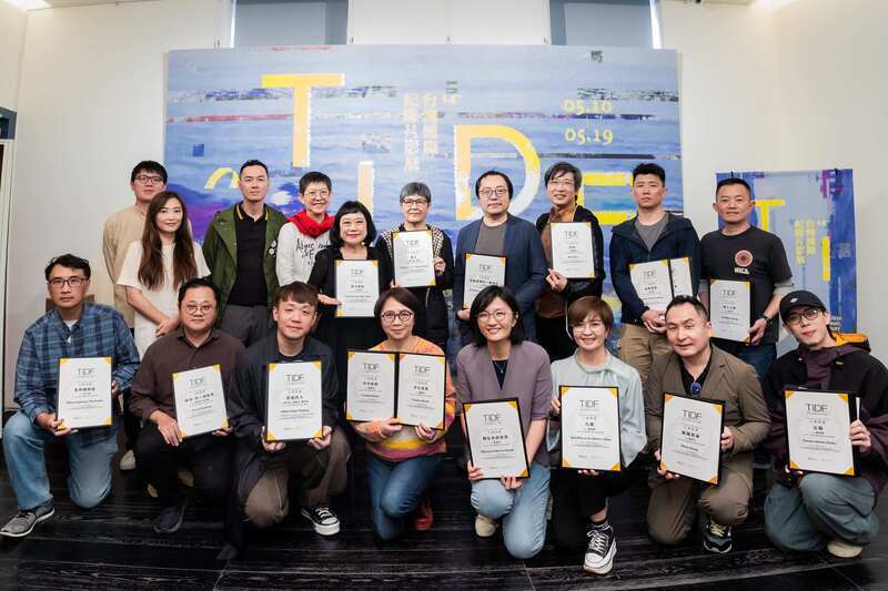Liên hoan phim tài liệu quốc tế Đài Loan lần thứ 14 có 2.313 tác phẩm tham dự từ khắp nơi trên thế giới, ngày 19/2 công bố danh sách lọt vào vòng chung kết, trong ảnh là các đạo diễn có tác phẩm lọt vào vòng chung kết của Đài Loan (ảnh: CNA)