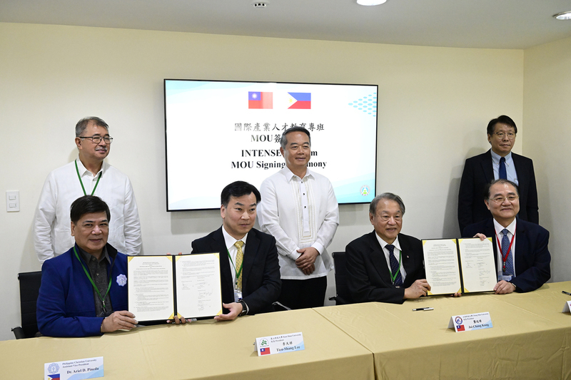 Cứ điểm chiêu mộ nhân tài của Đài Loan tại Philippines đã bắt đầu hoạt động, mở rộng tuyển sinh viên quốc tế đến Đài Loan học tập. (Hình từ CNA)