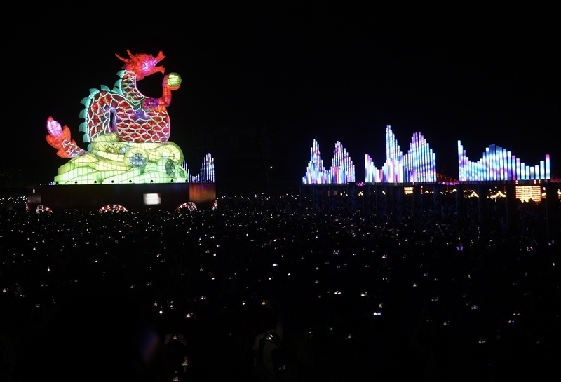 Theo chính quyền thành phố Đài Nam cho biết, tính đến tối nay, ước tính Lễ hội hoa đăng Đài Loan 2024 sẽ đón khoảng 10 triệu lượt khách tham quan (Ảnh: CNA)